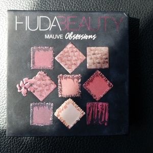 HUDA BEAUTY Mauve Obsessions Palette